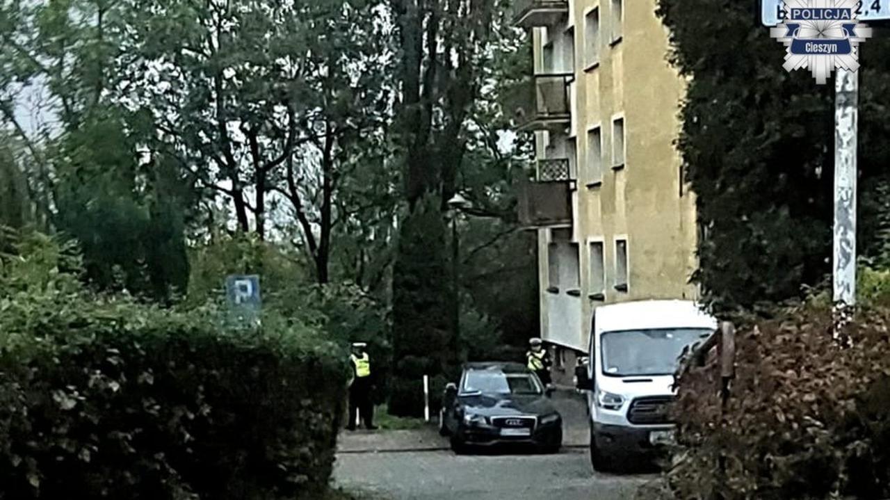 Cofając na parkingu, potrącił starszego mężczyznę