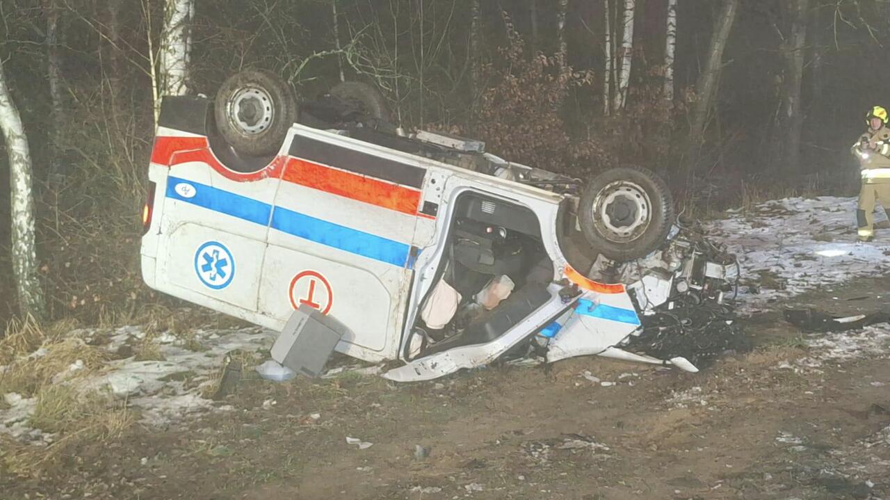 Karetka dachowała, żołnierz odjechał. "Sąd nie miał wątpliwości"