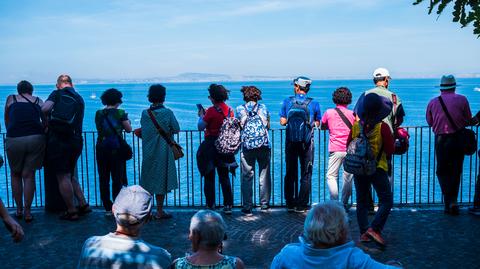 Turyści na sycylijskiej plaży