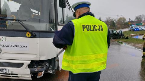 Zderzenie autobusu szkolnego z samochodem osobowym w Sadkowicach