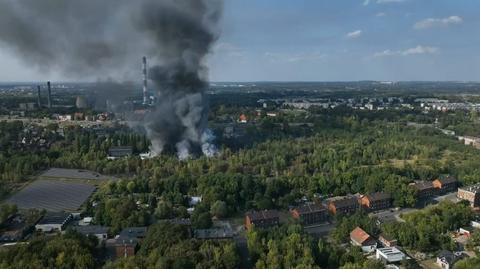 Trwa dogaszanie pożaru w Zabrzu