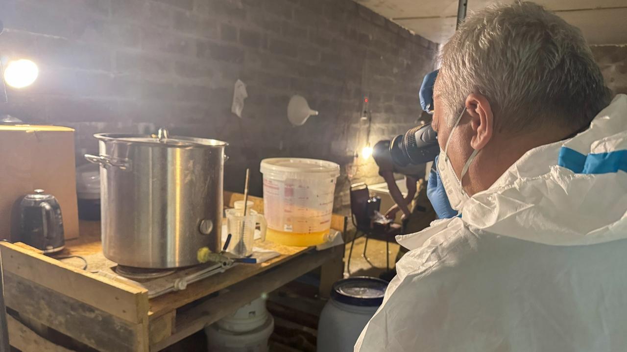 "To laboratorium działało na dużą skalę". Mogły tam powstać narkotyki warte ponad siedem milionów złotych
