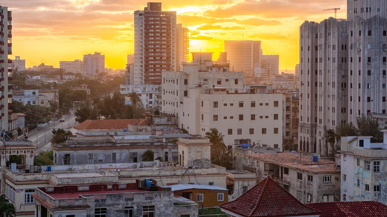 Najwyższy alert dla Kuby. MSZ odradza wyjazdy