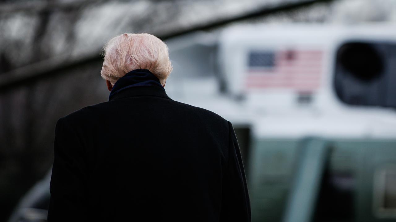 "Rzuca czymś o ścianę i liczy na to, iż się przyklei". Dzień, który pokazał Trumpowi granice jego władzy