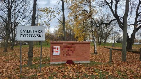 Swastyki zostały zauważone przez policjantów patrolujących okolice cmentarza