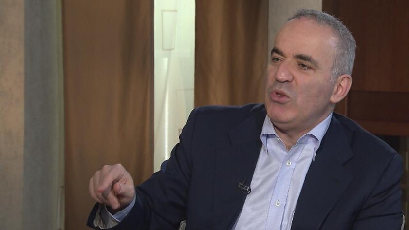 Garri Kasparow: Putin potrzebuje imigrantów w Europie, bo to oni powodują napięcia 