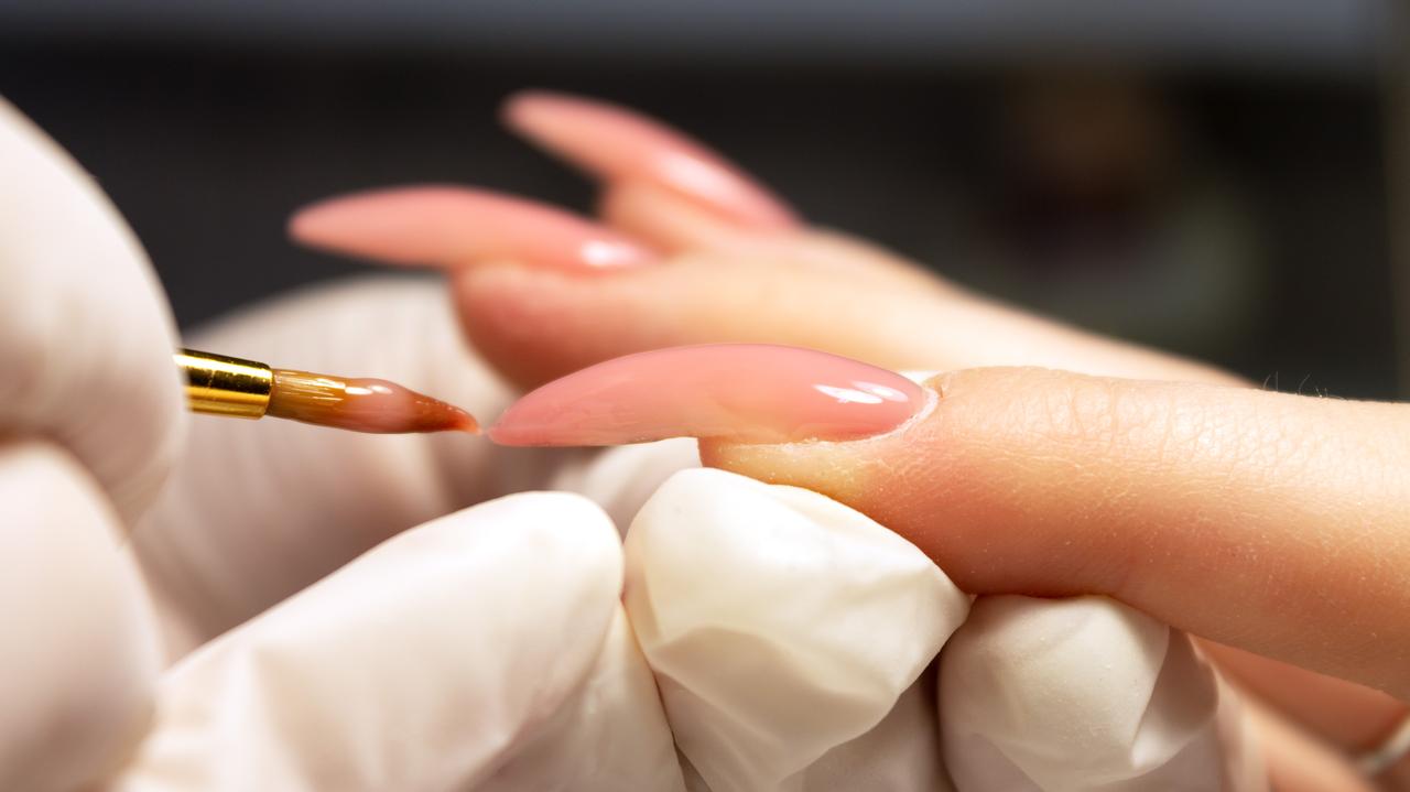 Muszą sięgnąć po zamienniki. Zakaz dla branży beauty