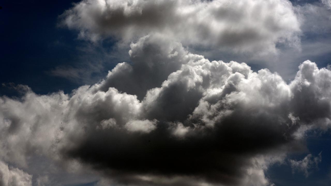 Pogoda na Wielkanoc. Zrobi się gorąco, ale temperatura spadnie na łeb na szyję. Uwaga na burze i wiatr