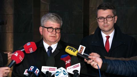 Szef BBN Paweł Soloch i rzecznik rządu Piotr Mueller po posiedzeniu sztabu kryzysowego