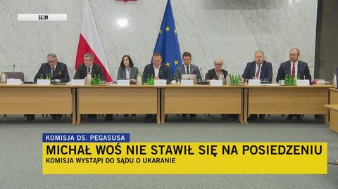 Michał Woś pojawia się na sali 