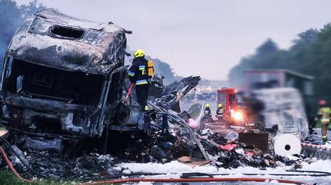 Zderzenie i pożar ciężarówek na A4. Jedna osoba nie żyje, druga jest ranna