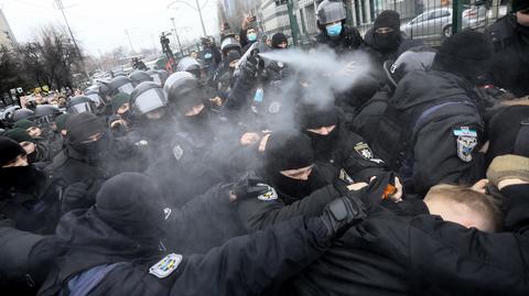 Starcie z policją przed siedzibą telewizji NASZ w Kijowie