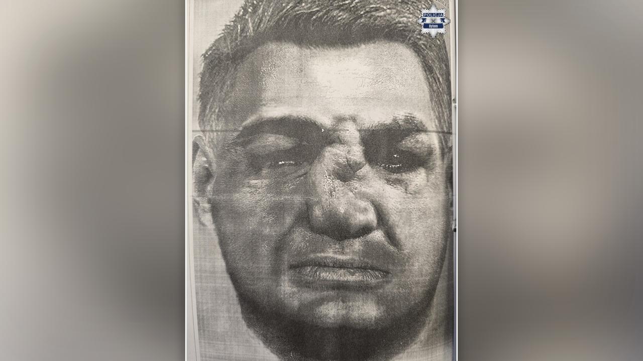 Siedział na ławce i czytał książki. Zmarł i od sześciu lat nie wiedzą, kim był