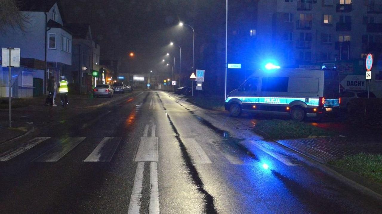 Potrącił 74-latka i odjechał, potem zgłosił się na policję. Pieszy zmarł w szpitalu