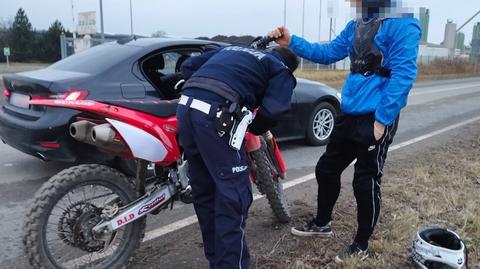 Jazdą na jednym kole popisywał się na oczach policjantów