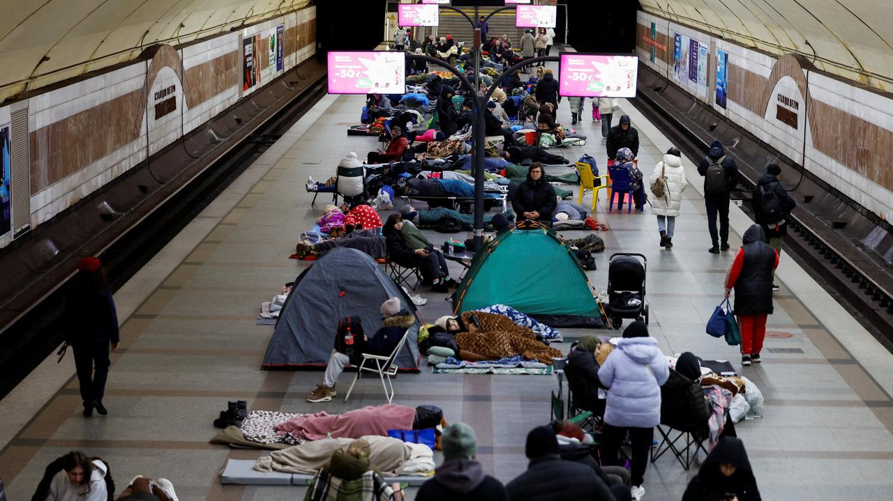 Zmasowany rosyjski atak. Alarm w całej Ukrainie, zmienione trasy pociągów