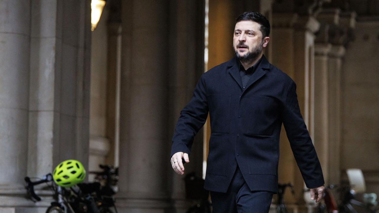 Kto do kogo? Sasin: Zełenskiemu korona z głowy nie spadnie