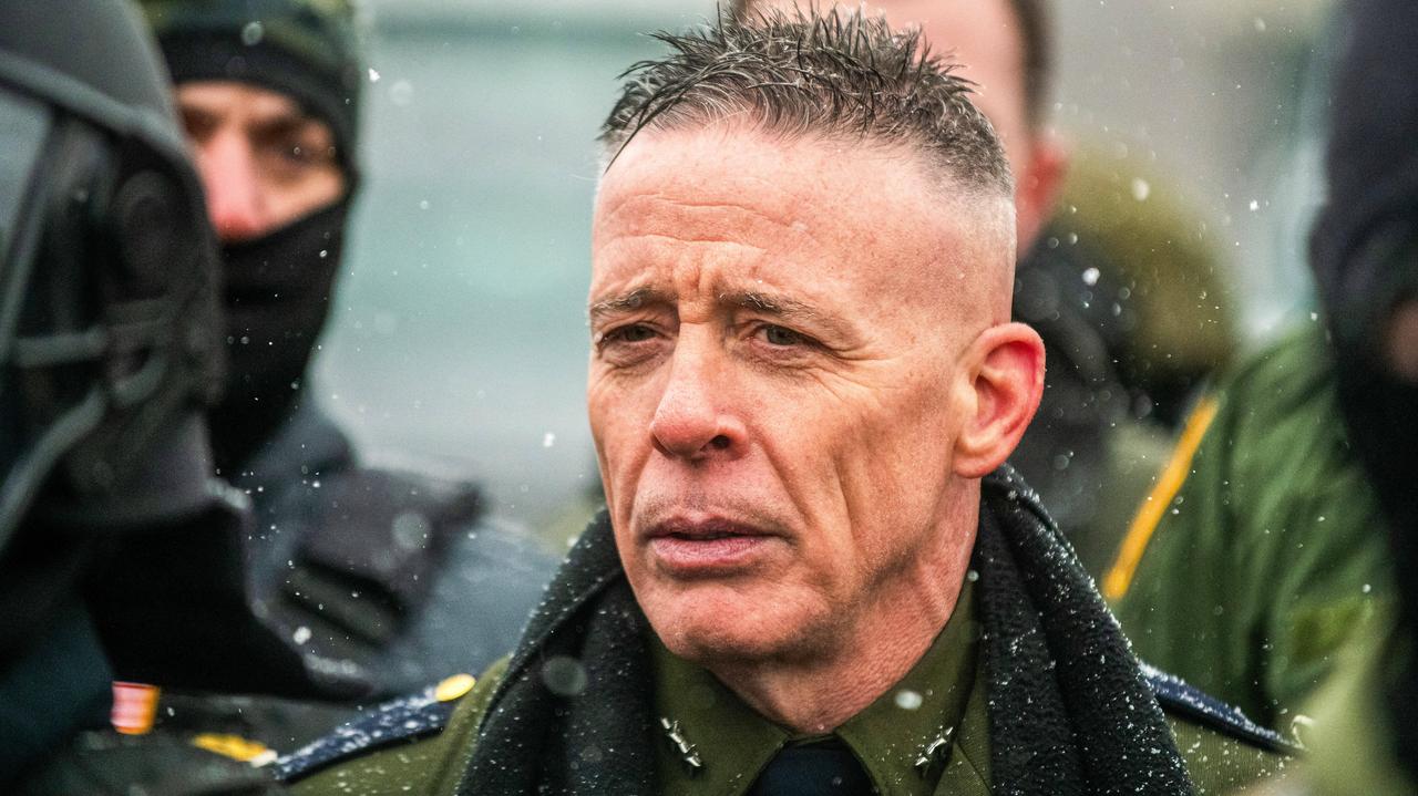 Dowodził działaniami w Minneapolis. Media: kontrowersyjny funkcjonariusz odwołany