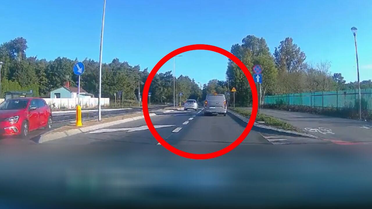 Niebezpieczny manewr przed przejściem dla pieszych. Mogło dojść do tragedii. Nagranie