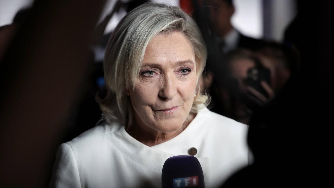 Skarga Le Pen odrzucona, do siedziby jej partii weszła policja