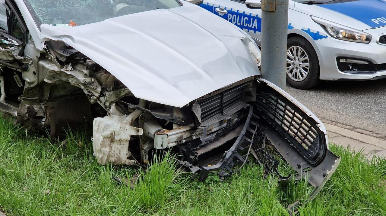 Uszkodził autobus i dwie latarnie. Kierowca był pijany