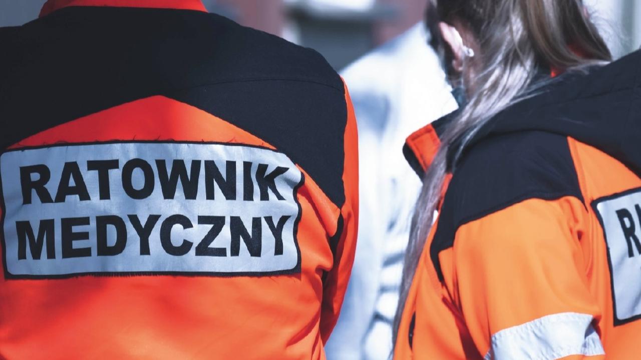 Policja przewiozła pijanego kierowcę, jego żona ugryzła ratownika medycznego