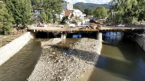 Stronie Śląskie po powodzi. Płynące wraz z wodą śmieci, zniszczoną infrastrukturę drogową (25.09.2024)