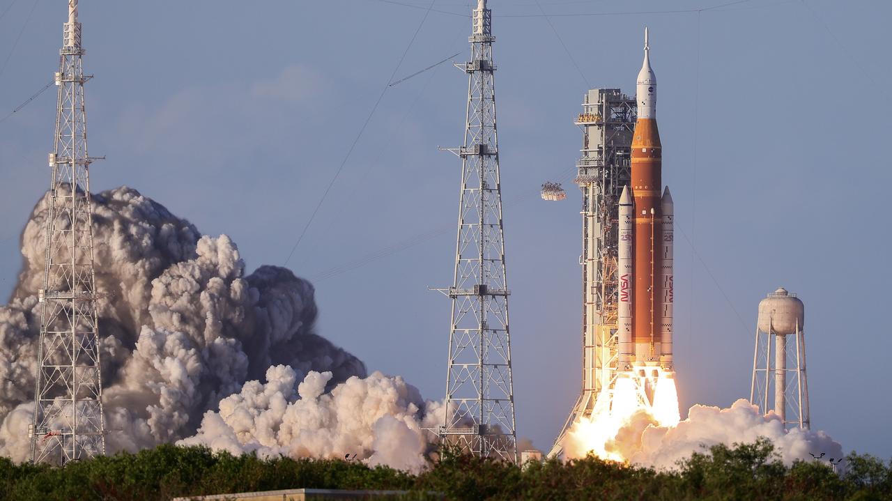 Start księżycowej misji, orędzie Trumpa, Szczucki zawieszony