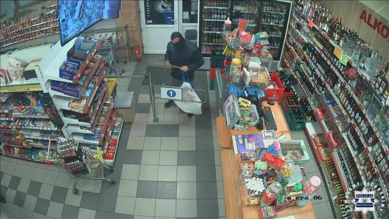 W kominiarce i z siekierą napadł na sklep. Uciekając, zgubił łup, buty i spodnie