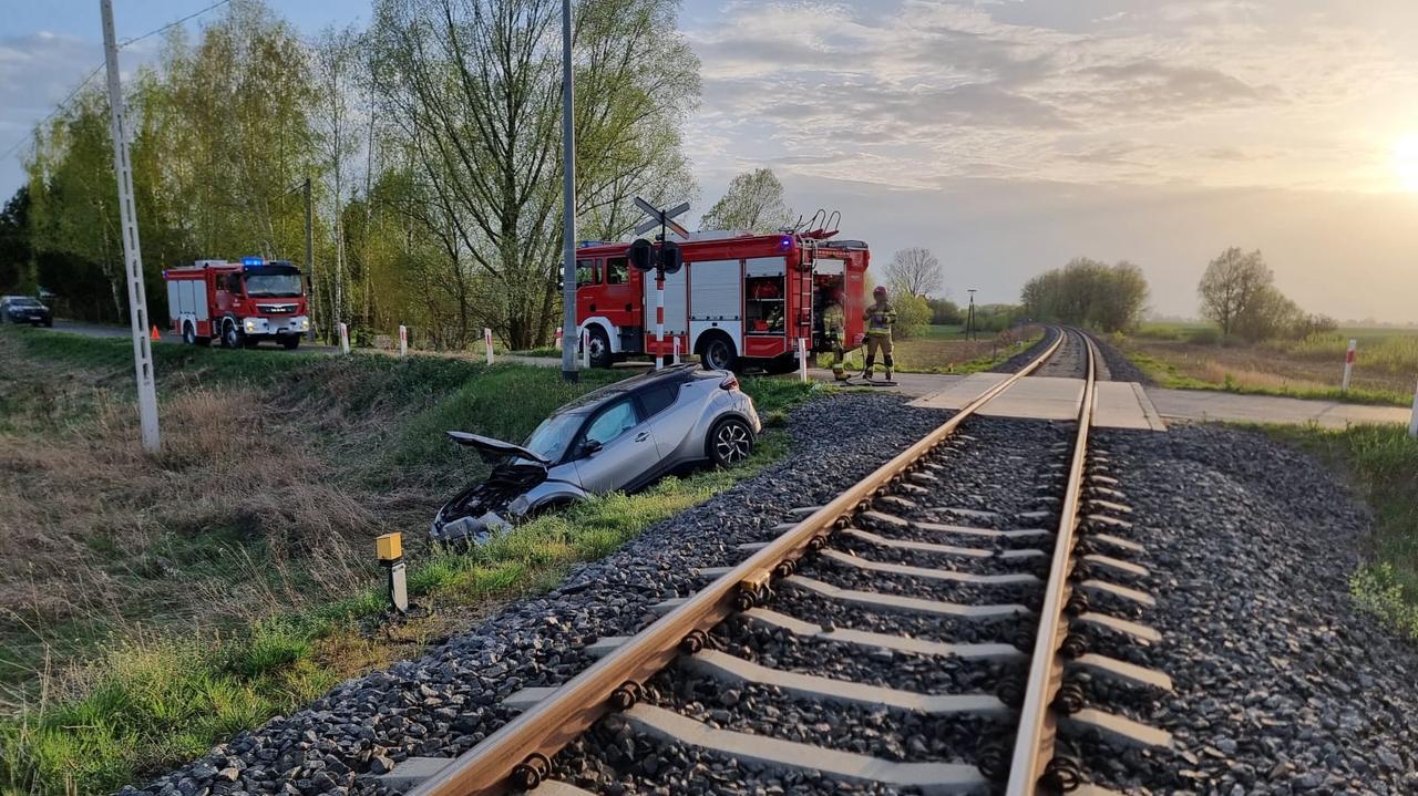 Zderzenie na przejeździe. Szynobusem podróżowało 18 osób