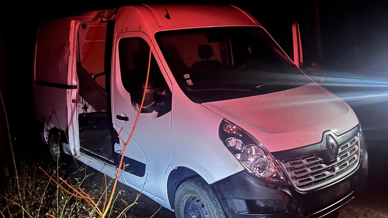 Bus bez drzwi, tablice od szwagra. "Taka jazda jest bardzo niebezpieczna"