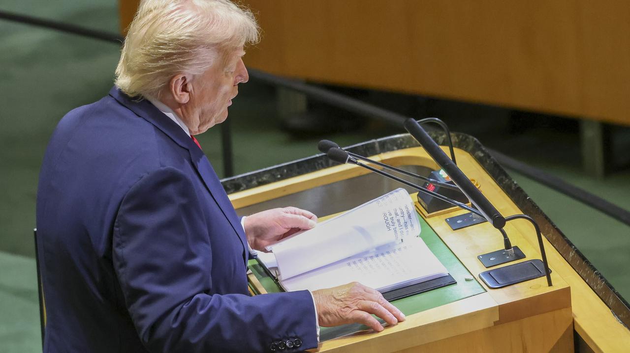"Umywa ręce od wojny", tworzy "zasłonę dymną". Media o zmianie Trumpa