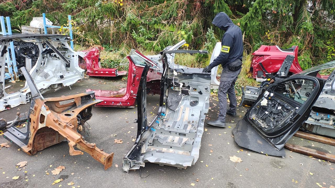 Sprzedawał kradzione części. Odwiedzili go policjanci