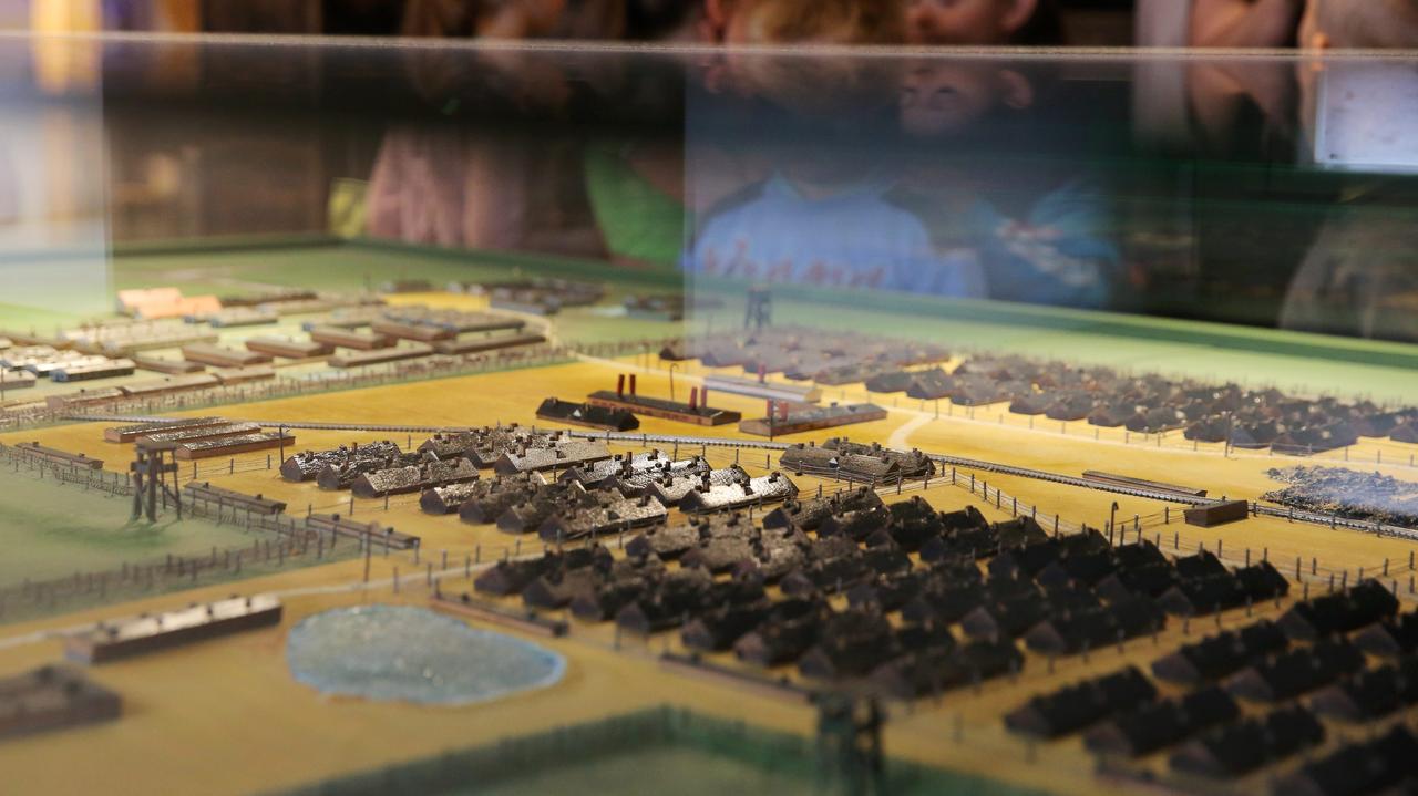 Kupił album o obozie jenieckim, miasto reaguje