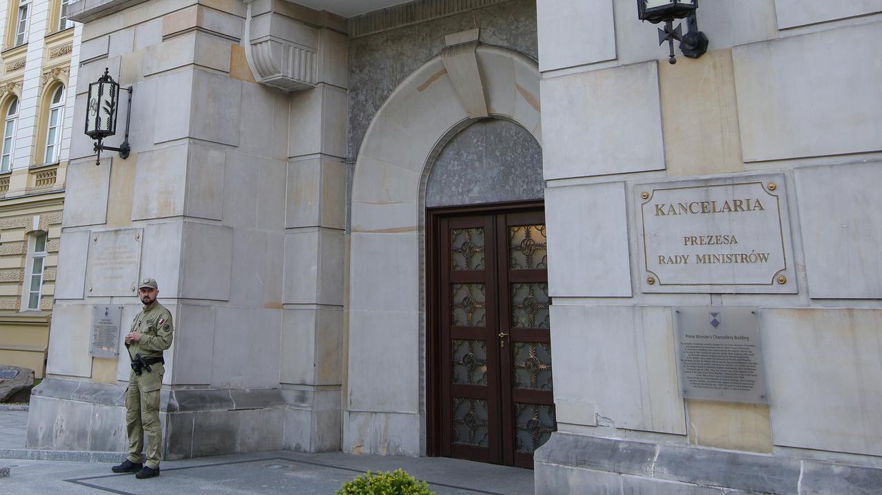 Trwa spotkanie premiera Tuska z posłami KO