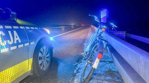 Jechał rowerem po autostradzie