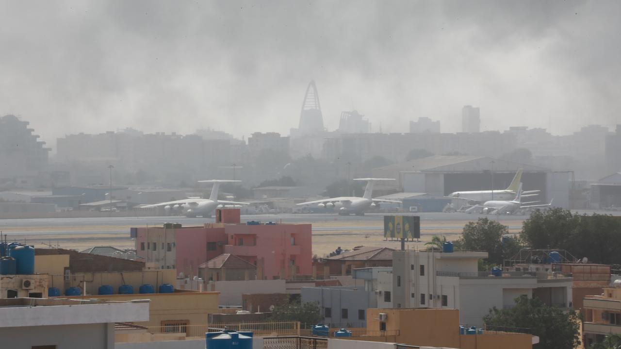 Atak dronów na lotnisko zaledwie dzień po jego otwarciu