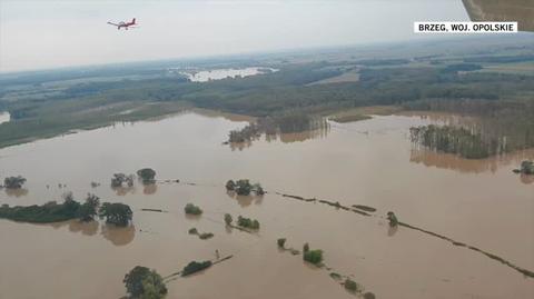 Skutki uszkodzenia zbiornika Topola na Nysie Kłodzkiej. Paczków pod wodą