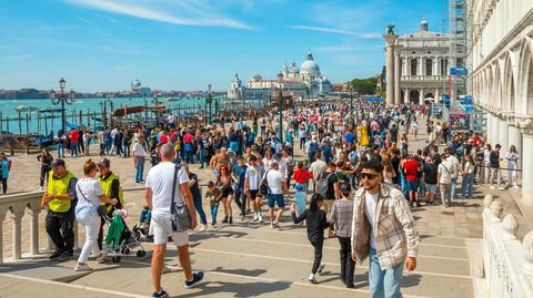 Włochy. Turyści w Wenecji 