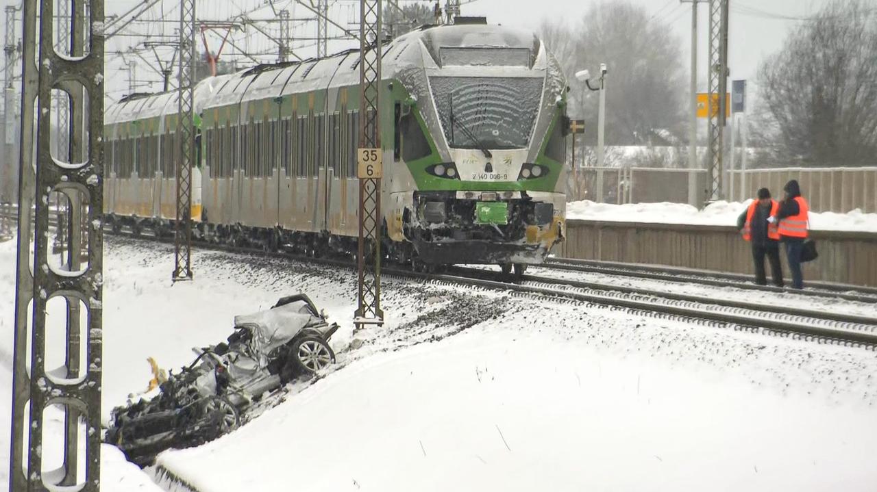 Wjechał pod rozpędzony pociąg. Nie żyje