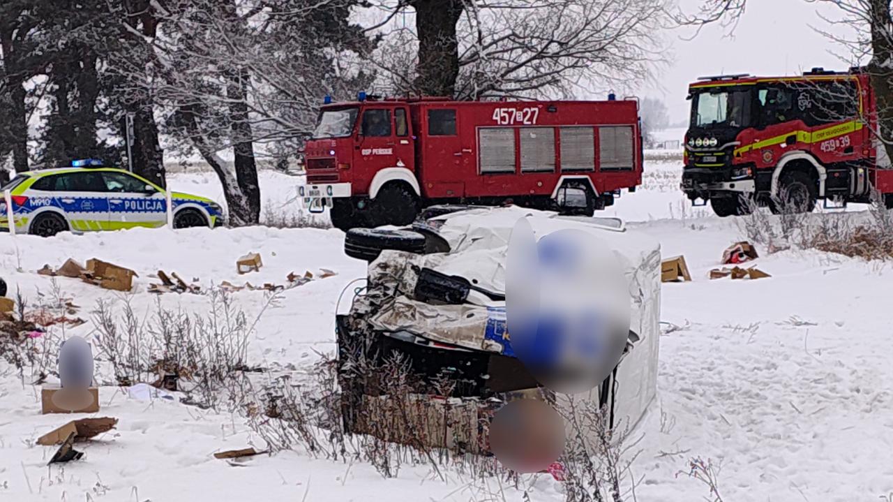 "Mówił, iż nie zwolnił". Bus zderzył się z pociągiem