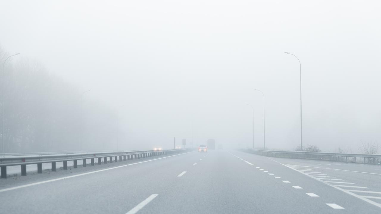 Tu nadal zalegają mgły. W mocy żółte alarmy