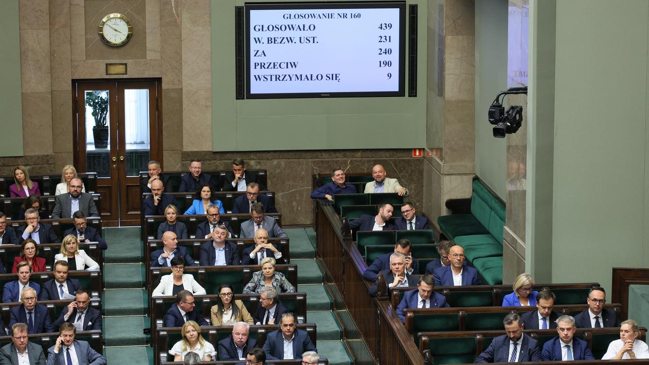Таким образом, Сейм лишил Мацеревича неприкосновенности. Чем занимался Ярослав Качиньский?