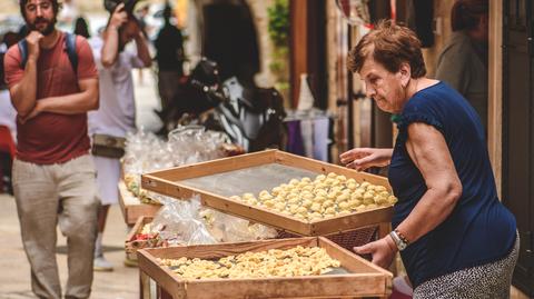 Makaron orecchiette jest symbolem Apulii i jedną z popularniejszych atrakcji Bari 