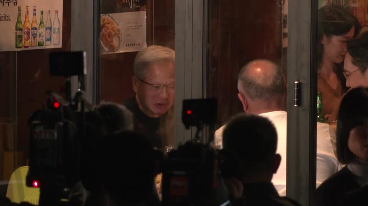 Trzech miliarderów spotkało się na kolacji. Stawiali kurczaki i rozdawali autografy