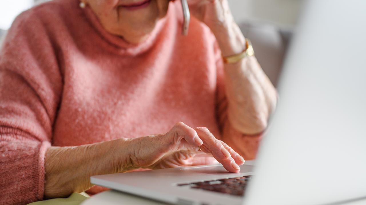 Tak są oszukiwani seniorzy. Niepokojące dane