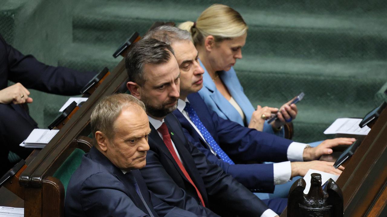 Najnowszy sondaż. "Koalicja rządząca nie może czuć się  bezpiecznie"