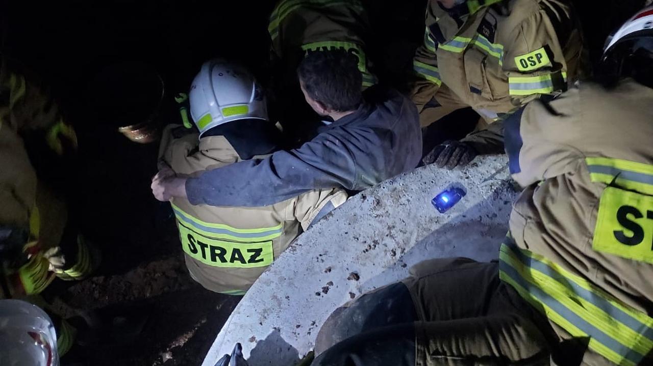 Mężczyzna kopał studnię, przysypała go ziemia