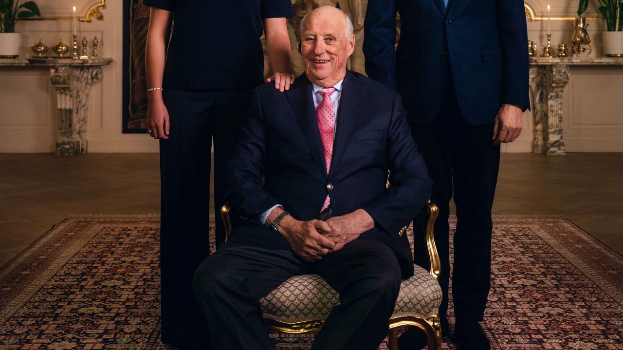 Nietypowe zdjęcie urodzinowe króla. "To nie przypadek"