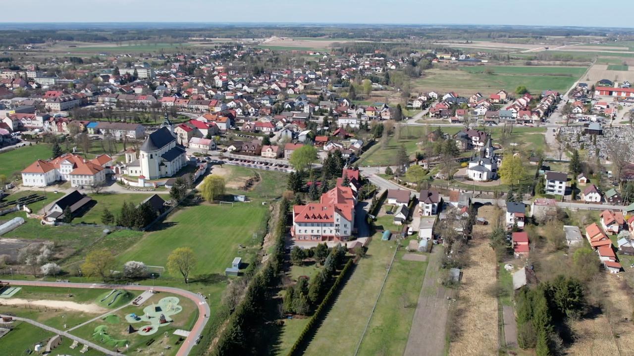 Błędne koło w Siemiatyczach. Pokazuje trend obecny w całej Polsce